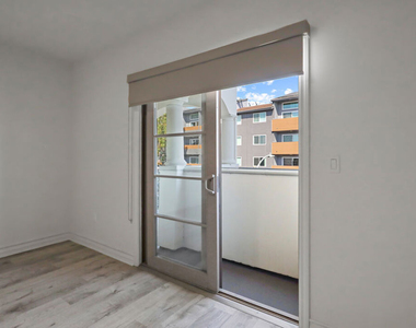 107 S Sweetzer Avenue - Photo Thumbnail 11