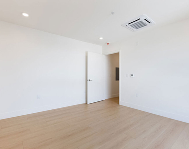8561 Belmont Street - Photo Thumbnail 6