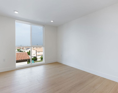 8561 Belmont Street - Photo Thumbnail 10