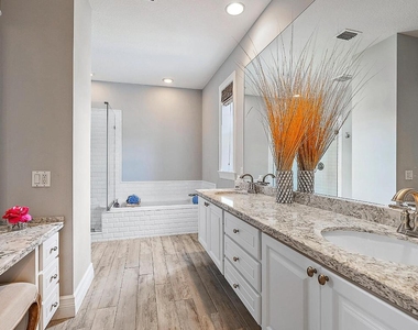 140 Sweet Bay Circle - Photo Thumbnail 12