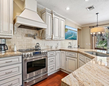 140 Sweet Bay Circle - Photo Thumbnail 9