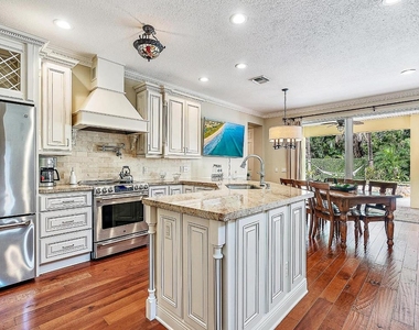 140 Sweet Bay Circle - Photo Thumbnail 10