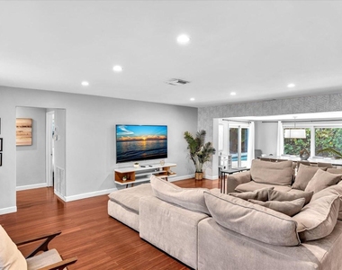 1786 Ne 21st Street - Photo Thumbnail 7
