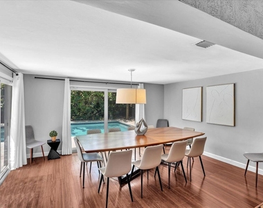 1786 Ne 21st Street - Photo Thumbnail 4