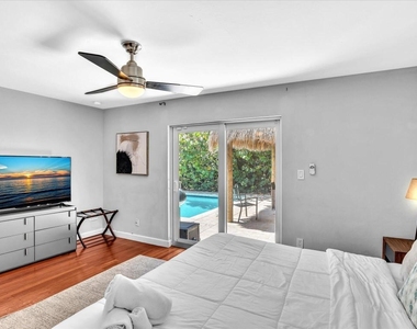 1786 Ne 21st Street - Photo Thumbnail 15