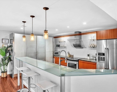 1786 Ne 21st Street - Photo Thumbnail 8