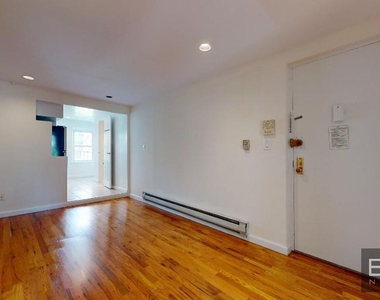 West Broadway - Photo Thumbnail 4