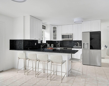 167 Tuckahoe Lane - Photo Thumbnail 8