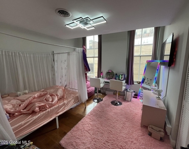 37 Maiden Lane - Photo Thumbnail 15