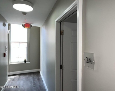 37 Maiden Lane - Photo Thumbnail 7