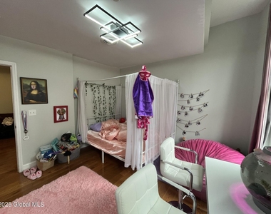 37 Maiden Lane - Photo Thumbnail 16