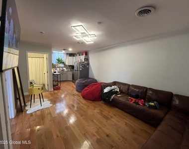 37 Maiden Lane - Photo Thumbnail 10
