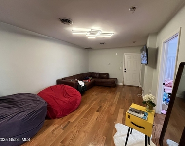 37 Maiden Lane - Photo Thumbnail 9