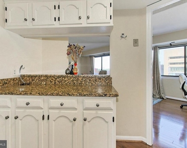 1301 N Courthouse Rd - Photo Thumbnail 23