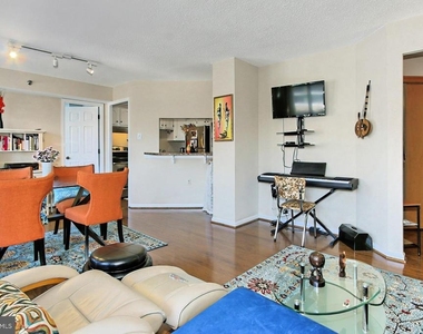 1301 N Courthouse Rd - Photo Thumbnail 14