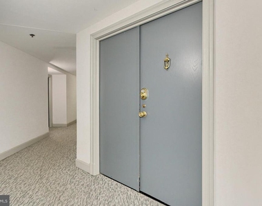 1301 N Courthouse Rd - Photo Thumbnail 8