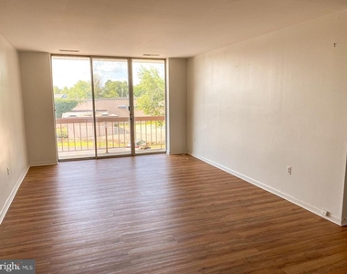 130 Slade Avenue - Photo Thumbnail 12