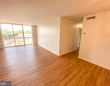 130 Slade Avenue - Photo Thumbnail 13