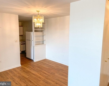 130 Slade Avenue - Photo Thumbnail 10