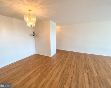 130 Slade Avenue - Photo Thumbnail 16