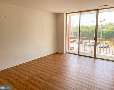 130 Slade Avenue - Photo Thumbnail 17