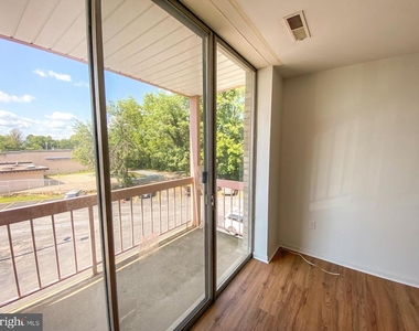 130 Slade Avenue - Photo Thumbnail 2
