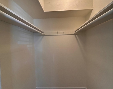 2207 Leon St - Photo Thumbnail 6