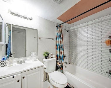 2207 Leon St - Photo Thumbnail 3