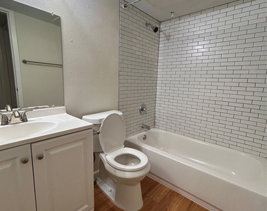 2207 Leon St - Photo Thumbnail 7