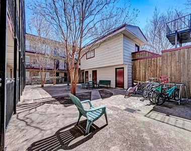 2207 Leon St - Photo Thumbnail 4
