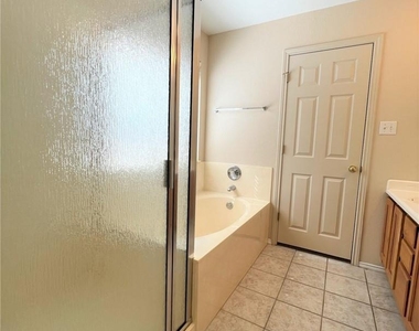 1412 W Pflugerville Pkwy - Photo Thumbnail 14