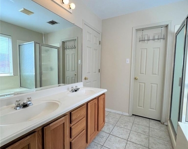 1412 W Pflugerville Pkwy - Photo Thumbnail 13