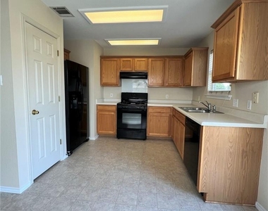 1412 W Pflugerville Pkwy - Photo Thumbnail 8