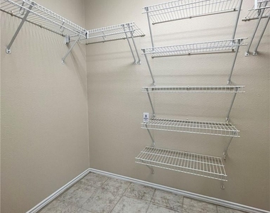 1412 W Pflugerville Pkwy - Photo Thumbnail 15