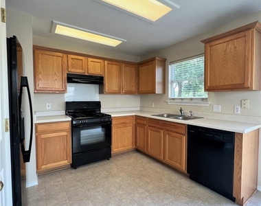 1412 W Pflugerville Pkwy - Photo Thumbnail 6