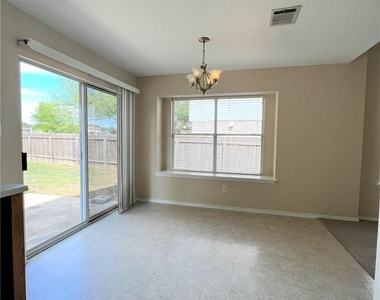 1412 W Pflugerville Pkwy - Photo Thumbnail 7