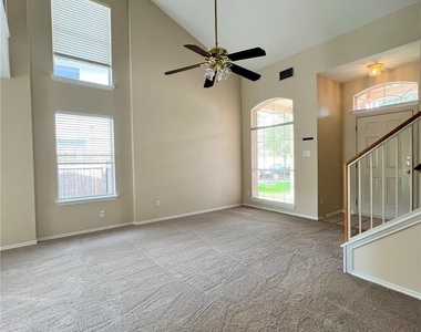 1412 W Pflugerville Pkwy - Photo Thumbnail 5