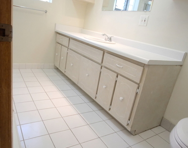 8418 W Oak Avenue - Photo Thumbnail 16