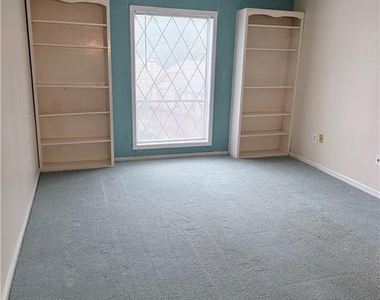 3237 Abbeywood Drive - Photo Thumbnail 2