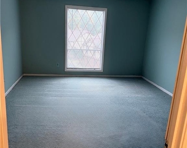 3237 Abbeywood Drive - Photo Thumbnail 8
