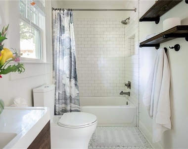 352 Sinclair Avenue Ne - Photo Thumbnail 16