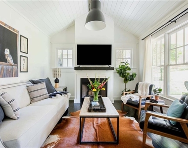 352 Sinclair Avenue Ne - Photo Thumbnail 6