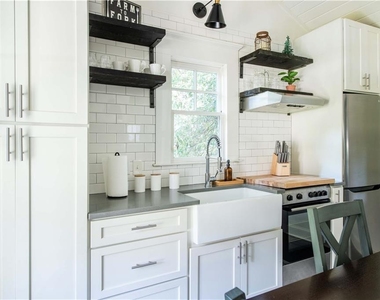 352 Sinclair Avenue Ne - Photo Thumbnail 12