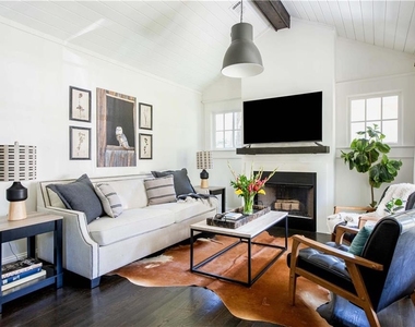 352 Sinclair Avenue Ne - Photo Thumbnail 5