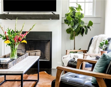 352 Sinclair Avenue Ne - Photo Thumbnail 7