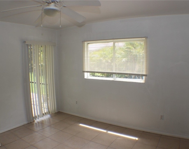 4009 Se 11th Avenue - Photo Thumbnail 2
