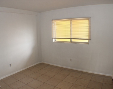 4009 Se 11th Avenue - Photo Thumbnail 3