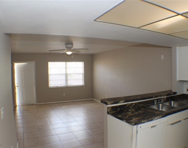 4009 Se 11th Avenue - Photo Thumbnail 5