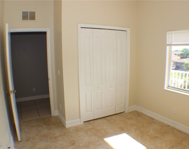 607 Se 13th Place - Photo Thumbnail 7