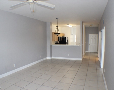 607 Se 13th Place - Photo Thumbnail 4